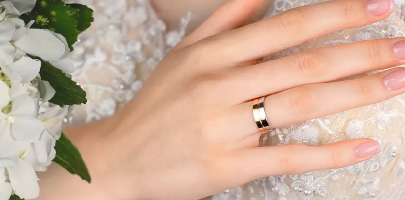 обручальное кольцо из комбинированного золота