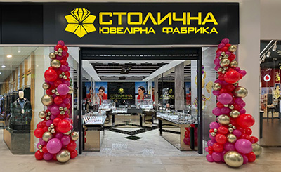 ТРЦ Hollywood (с бокового входа в ТРЦ)