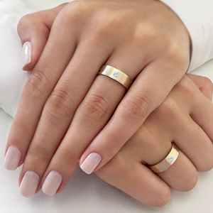 фото обручальные кольца американки с бриллиантом