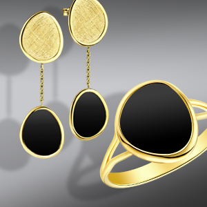 Золотые сережки и кольцо с ониксом