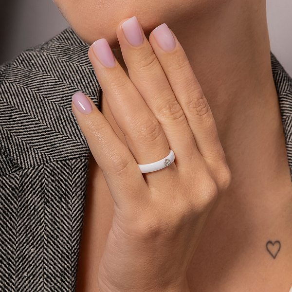 Каблучка з білої кераміки і золота з діамантами (арт. К011790бб) – зображення 4