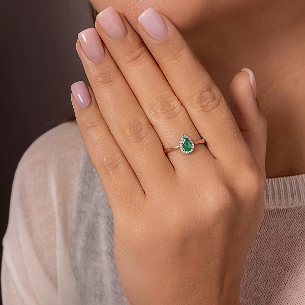 Золотое кольцо с изумрудом и бриллиантами (арт. К011235и) – изображение 4