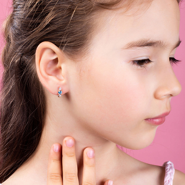 Детские золотые серьги с голубым фианитом (арт. 110316г) – изображение 3