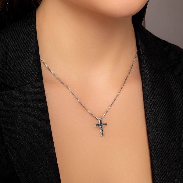 Хрестик з білого золота з чорними діамантами (арт. 3109637202ч) – зображення 2