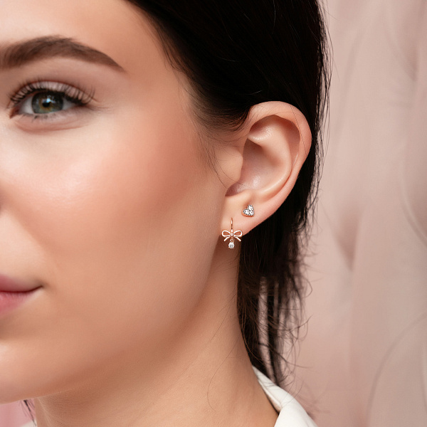 Золотые серьги Бантики с фианитами (арт. 1101036) – изображение 2