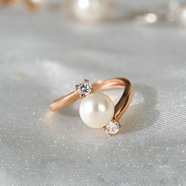 Кольцо золотое с жемчугом и фианитами  (арт. 151306прлб) – изображение 2