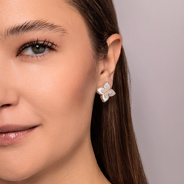 Золотые серьги Клевер с перламутром и фианитами (арт. 111342п) – изображение 3