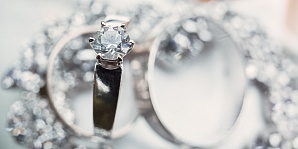 Чому срібло чорніє: причини потемніння срібних виробів