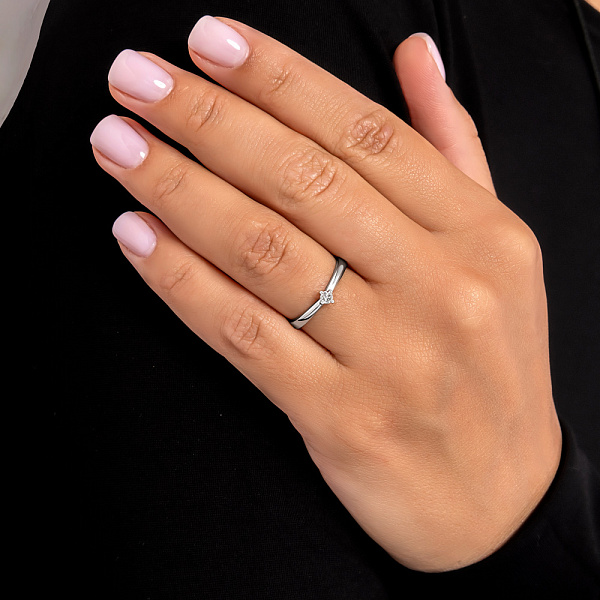 Каблучка для заручин з білого золота з діамантом (арт. К011091010б) – зображення 2