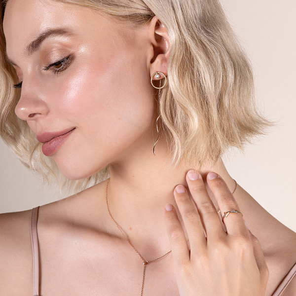 Незамкнутое золотое кольцо с фианитами (арт. 155859) – изображение 3