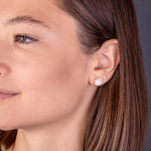 Сережки-пусети Лýна з золота з перламутром і фіанітами (арт. 110008еп) – зображення 3