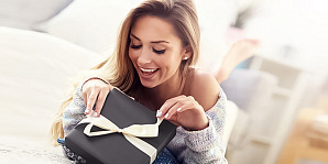 Що подарувати подрузі на день народження: ідеї ювелірних подарунків