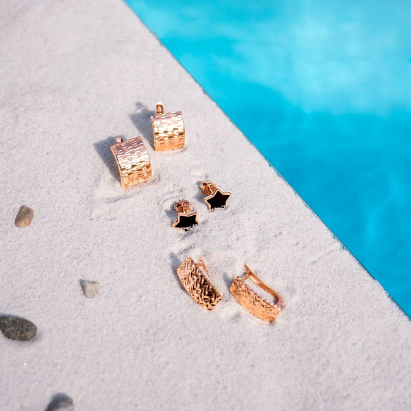 Золотые серьги-пусеты с эмалью (арт. 111215еч) – изображение 3