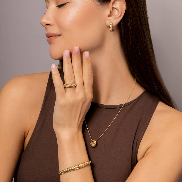 Жорсткий браслет з жовтого золота з фіанітами (арт. 326363жм) – зображення 4