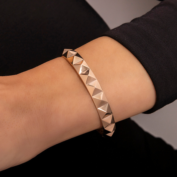 Жесткий браслет из красного золота (арт. 340117) – изображение 2