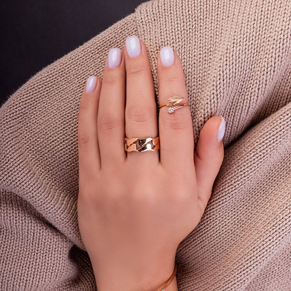 Золотое незамкнутое кольцо Перо (арт. 156112) – изображение 2