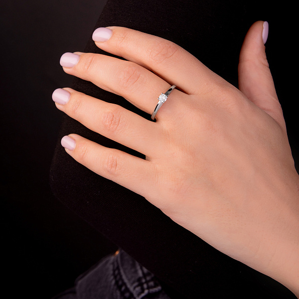 Золотое кольцо с бриллиантом (арт. К341247020б) – изображение 2