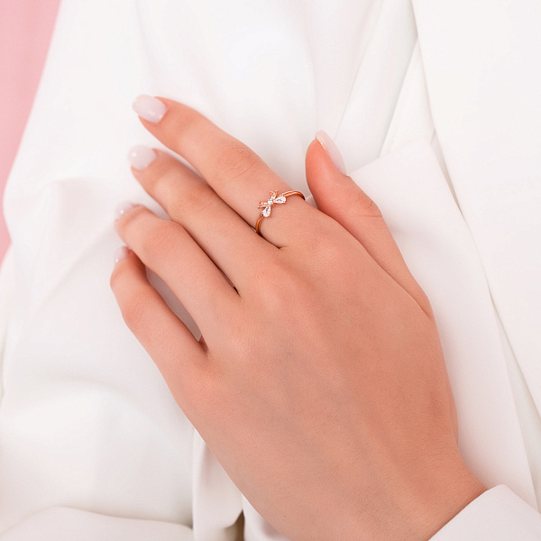 Каблучка з червоного золота Бантики з фіанітами (арт. 141321) – зображення 4