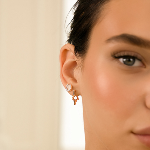 Сережки-пусети Лýна з золота з перламутром і фіанітами (арт. 110008еп) – зображення 5