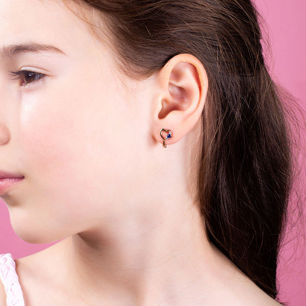 Детские золотые серьги «Сердечки» с синими фианитами (арт. 110498с) – изображение 2