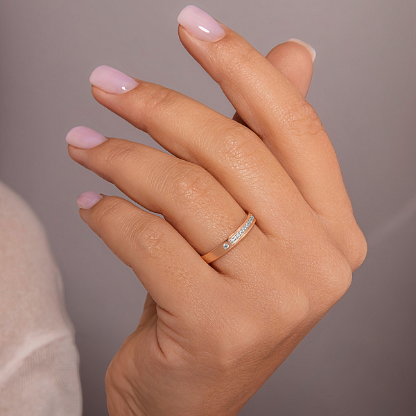 Кольцо из золота с дорожкой из фианитов (арт. 141149) – изображение 2