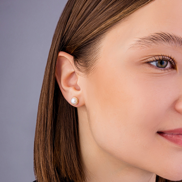 Золотые серьги пусеты с жемчугом (арт. 110629) – изображение 2