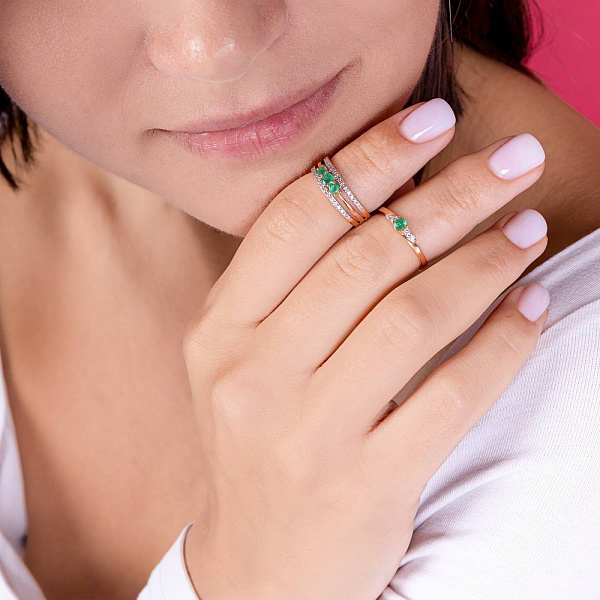 Золота каблучка зі смарагдом і діамантами (арт. К011064и) – зображення 5