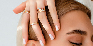 Модная свобода 2022: способы оригинального ношения колец