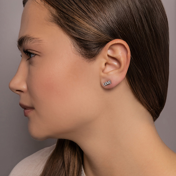 Сережки-пусеты Love из белого золота (арт. 110643б) – изображение 4