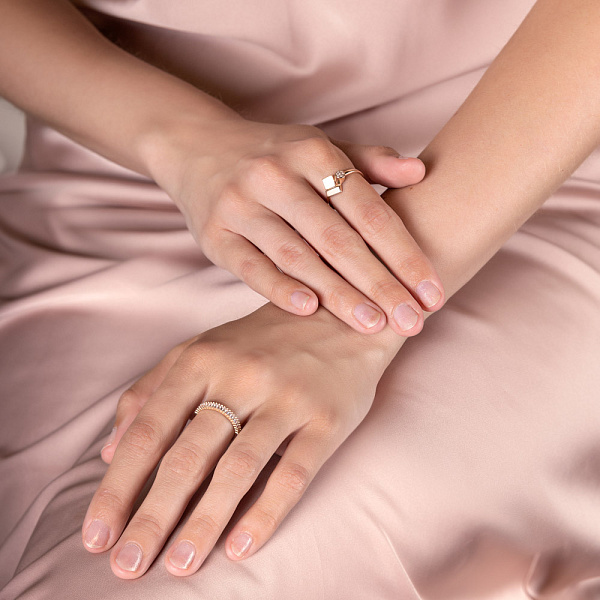 Золотое кольцо с фианитами (арт. 155881) – изображение 3