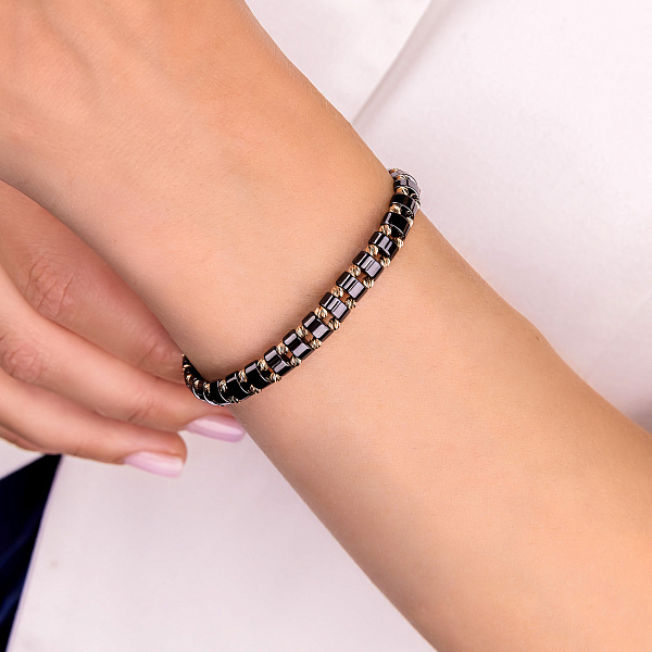 Браслет з шовкової нитки з золотими вставками і гематитом (арт. 326892гмтуа) – зображення 3