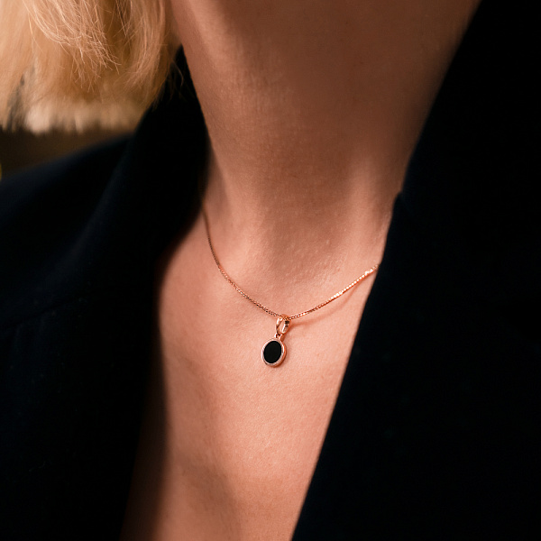 Золотая подвеска Лýна с эмалью (арт. 441081ч) – изображение 2