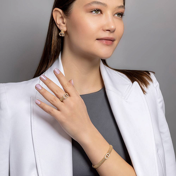 Жесткий золотой браслет с фианитами (арт. 3261161) – изображение 4