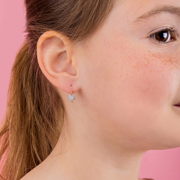 Детские золотые серьги «Сердечки» с фианитами (арт. 110443) – изображение 2