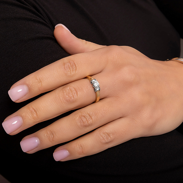 Золотое кольцо с фианитами (арт. 149700ж) – изображение 2