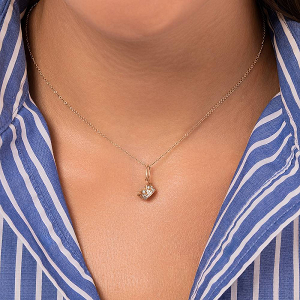 Миниатюрный золотой подвес Корона с россыпью фианитов (арт. 424520) – изображение 2