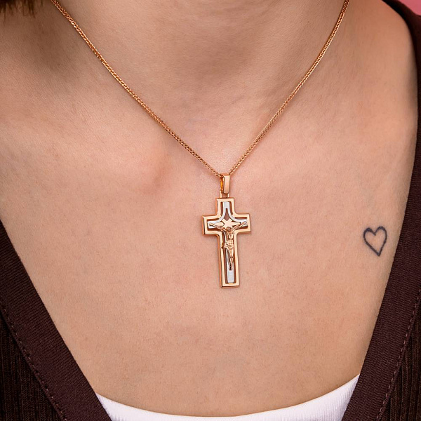 Крестик из комбинированного золота (арт. 501574кбм) – изображение 3