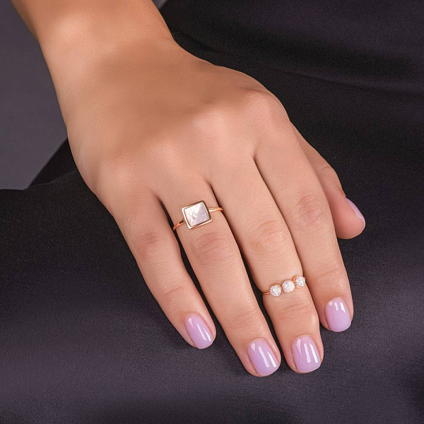 Золотое кольцо с перламутром (арт. 155903п) – изображение 3