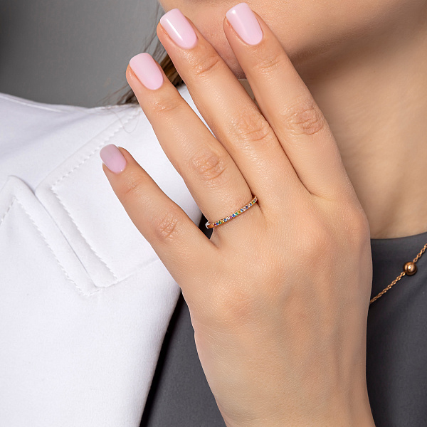 Золота каблучка з доріжкою з різнокольорових фіанітів (арт. 141348цв) – зображення 2