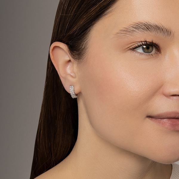 Сережки з білого золота з діамантовою доріжкою (арт. С011597090б) – зображення 4