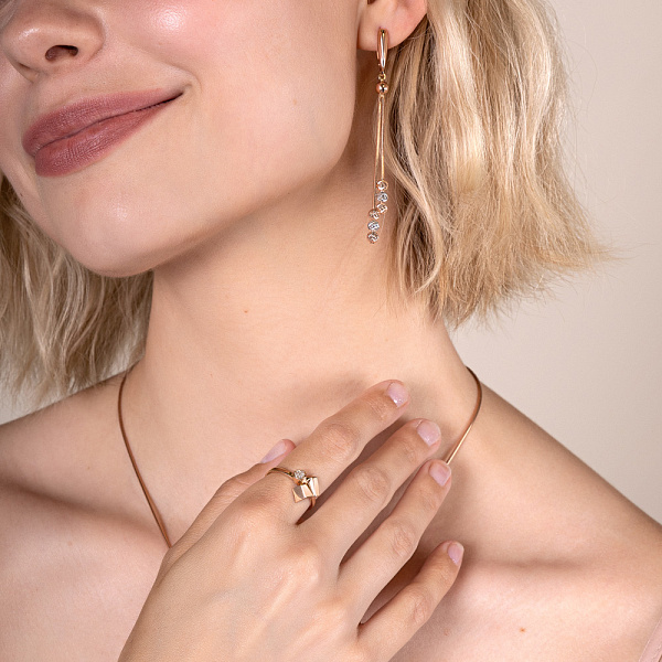 Золотое кольцо с фианитами (арт. 155881) – изображение 2