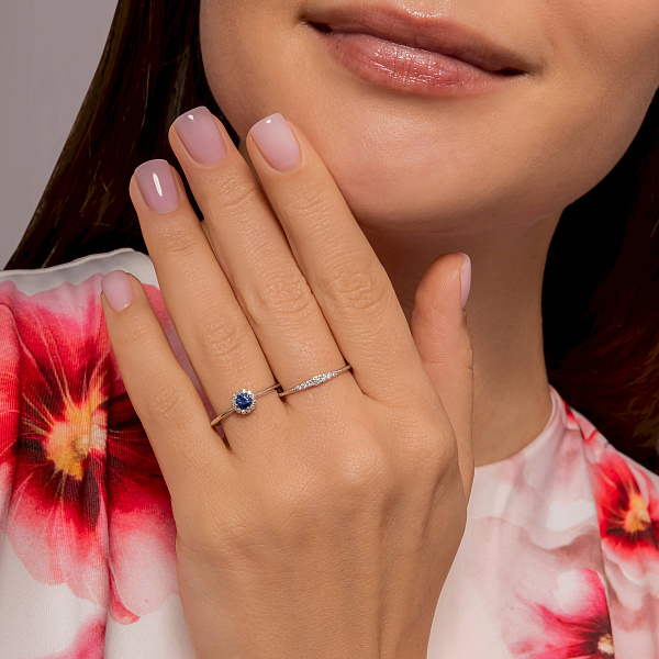 Золотое кольцо с дорожкой из бриллиантов (арт. К011892010б) – изображение 3