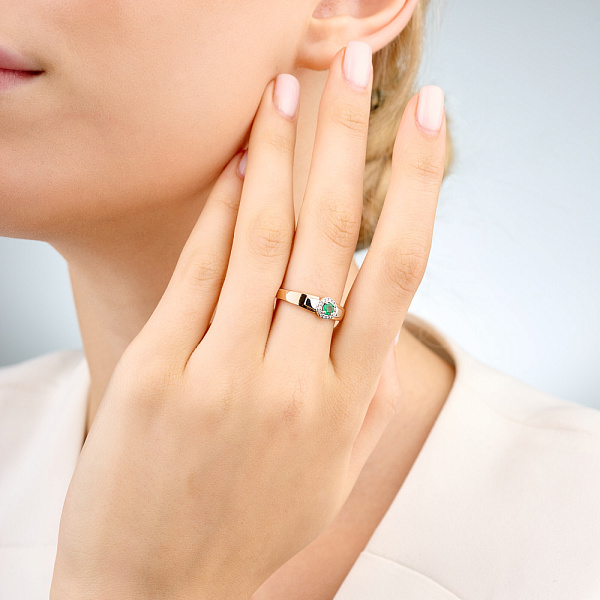 Золота каблучка зі смарагдом і діамантами (арт. К011065и) – зображення 2