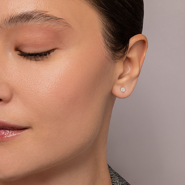 Сережки-пусети з білого золота з розсипом діамантів (арт. Т011283010б) – зображення 5