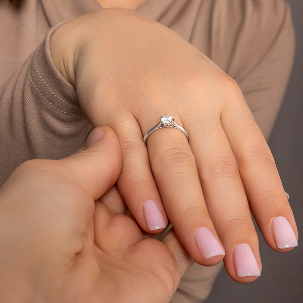 Золота каблучка для заручин з діамантом (арт. К01144705046б) – зображення 4