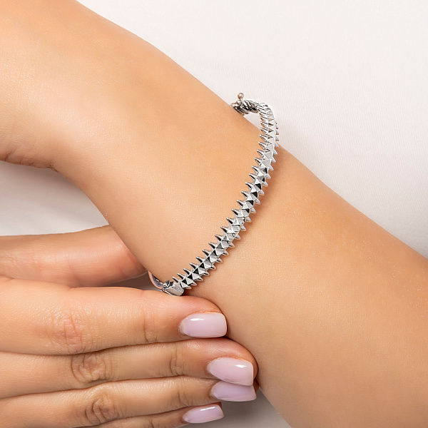 Жесткий браслет из белого золота (арт. 326842б) – изображение 2