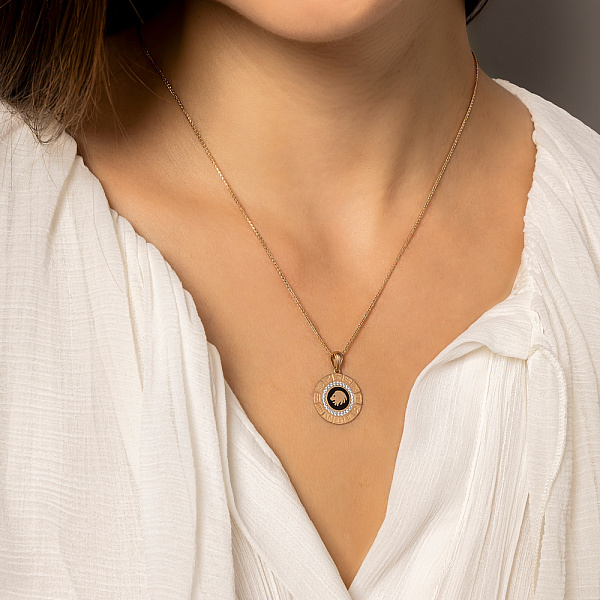 Золотой подвес "Лев" с фианитами и эмалью (арт. 440681ечл) – изображение 2