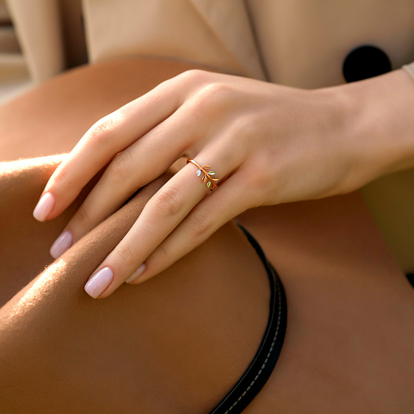 Кольцо "Ветка" из комбинированного золота (арт. 140650) – изображение 2