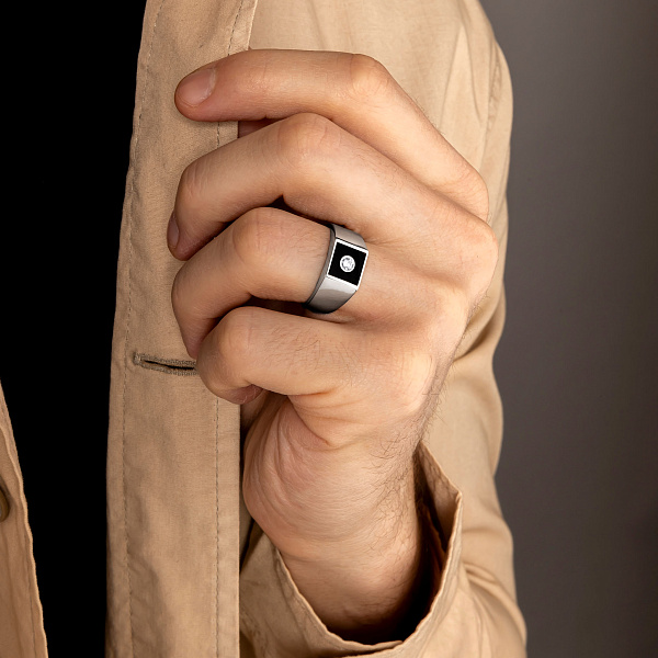 Золотая печатка с эмалью и бриллиантом (арт. К170089010беч) – изображение 3