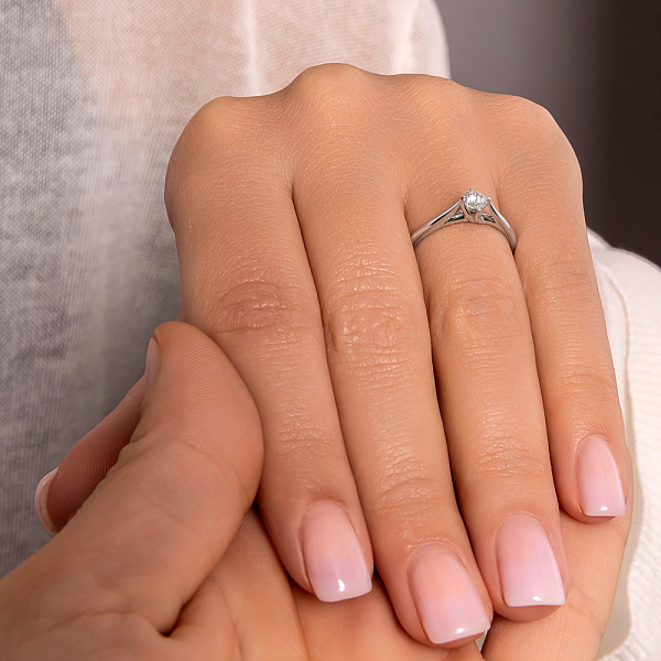 Золотое кольцо с бриллиантом (арт. К011331020б) – изображение 5